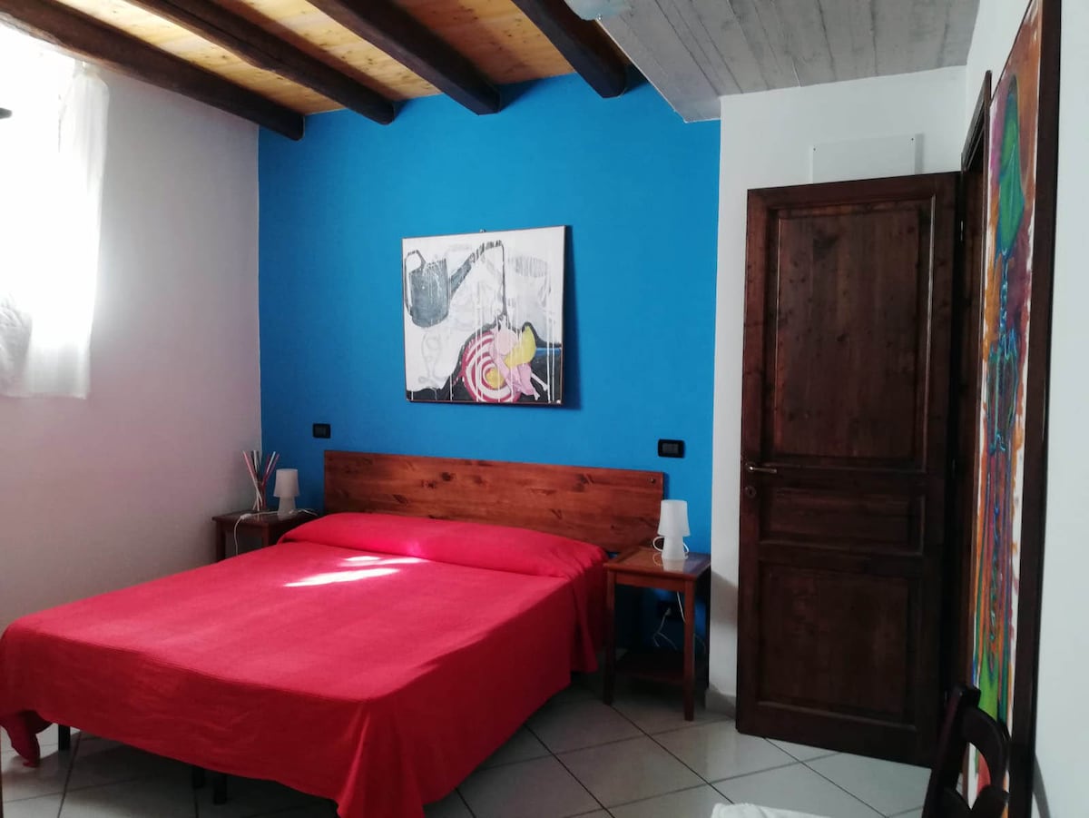 ლურჯი ოთახი უკანა მხარეს