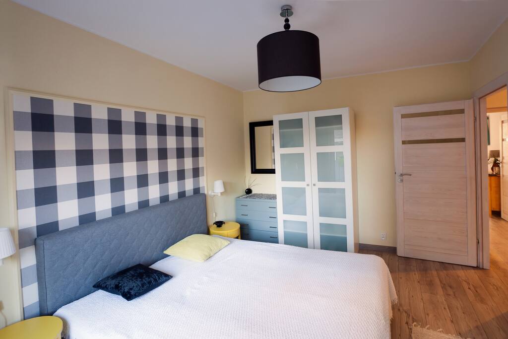 Schlafzimmer mit Doppelbett / Bedroom with double bed