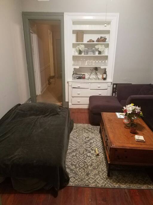 Extra guests can sleep on the full futon.