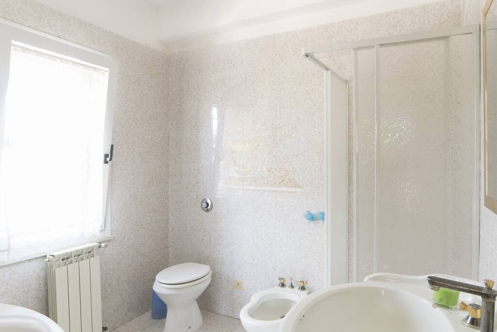 spazioso bagno privato