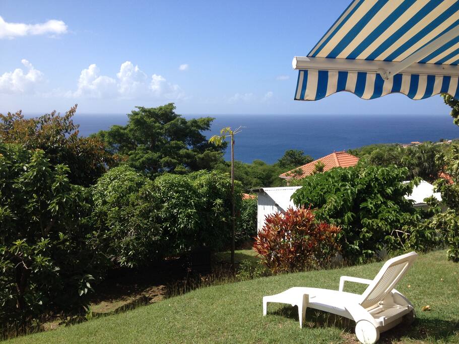 Vue sur la mer caraibe