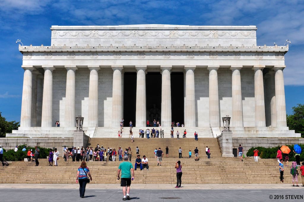 The Lincoln Memorial and other sites are only 15 minutes away.