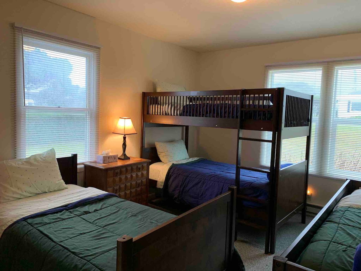 Vitanda vinne vya Mtu Mmoja katika Chumba cha kulala #3.