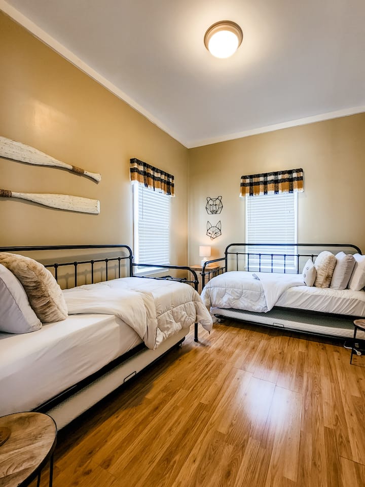 Second bedroom containing 2 daybeds, 2 trundle pullout, and 2 rollout beds