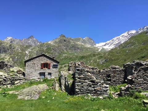 Popular Airbnb listing: Renovated Alpine Chalet La Sassière - La Vanoise in Sainte Foy Tarentaise