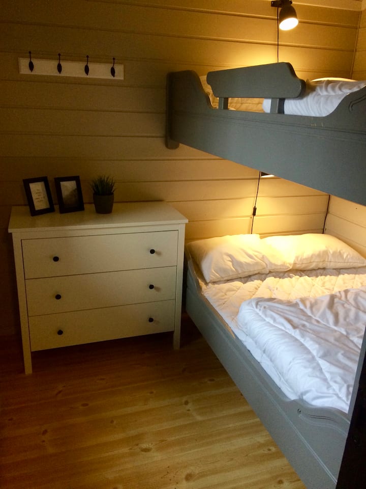 4号卧室配有双层床2 x 120厘米，一楼