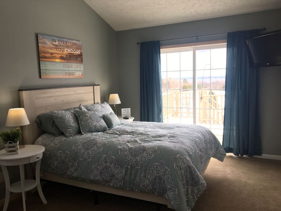 Updated bedroom, queen size bed with a magnificent view. USB charging station at bedside.