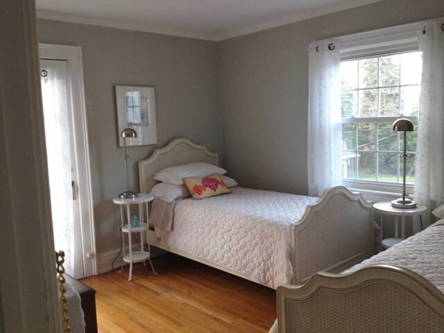 Serenity in the City: The Emerson Room (2 Twins)