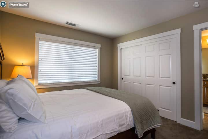 ห้องนอนที่ 2: เตียงควีนไซส์