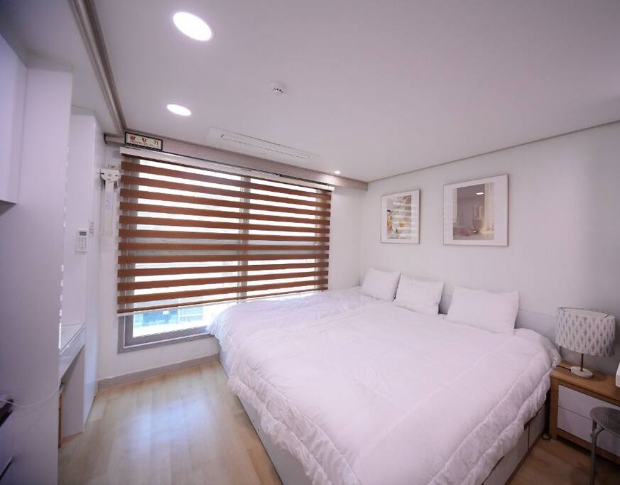 3명이 사용해도 충분한 300 cm 침구입니다.
This bed is available for 3 people 10 ft size