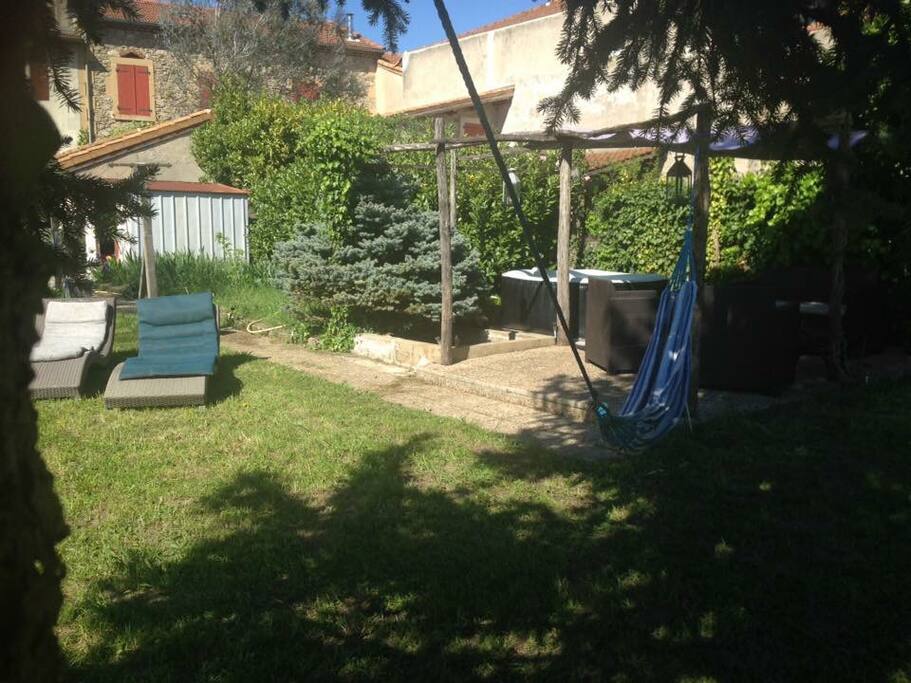 Pergola
Hamac
Salon de jardin