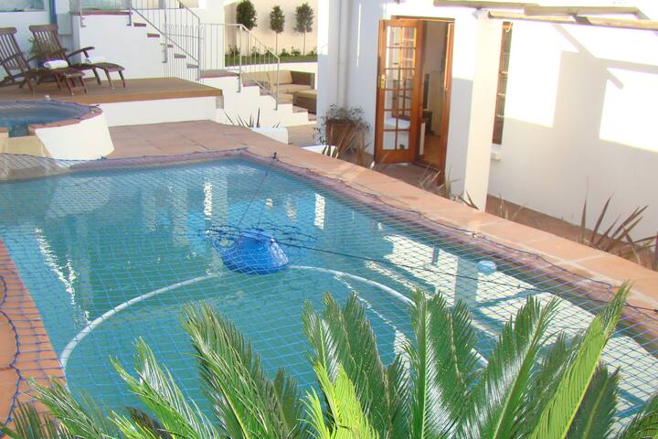 The Gables Hout Bay, Villa with pool, sleeps 11