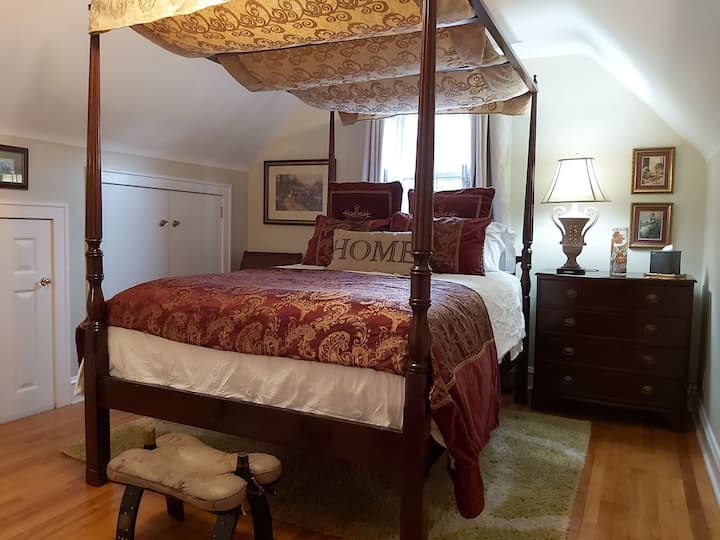 Mahogany four poster canopy bed with down duvet and luxurious linens.