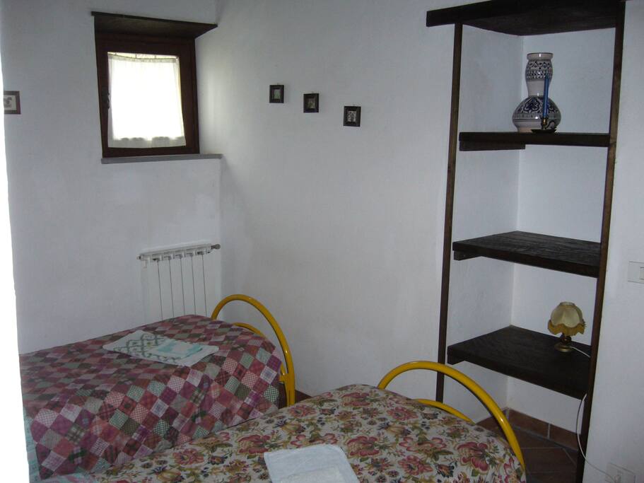 CAMERA CON 2 SINGOLI