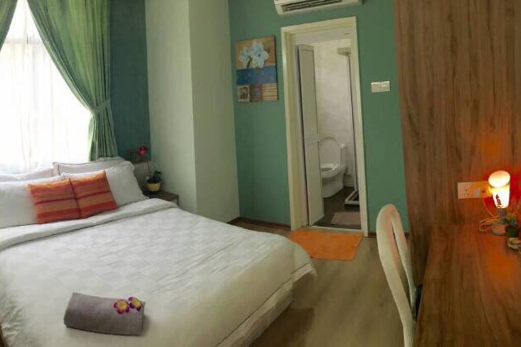 2nd bedroom also with ensuite bathroom