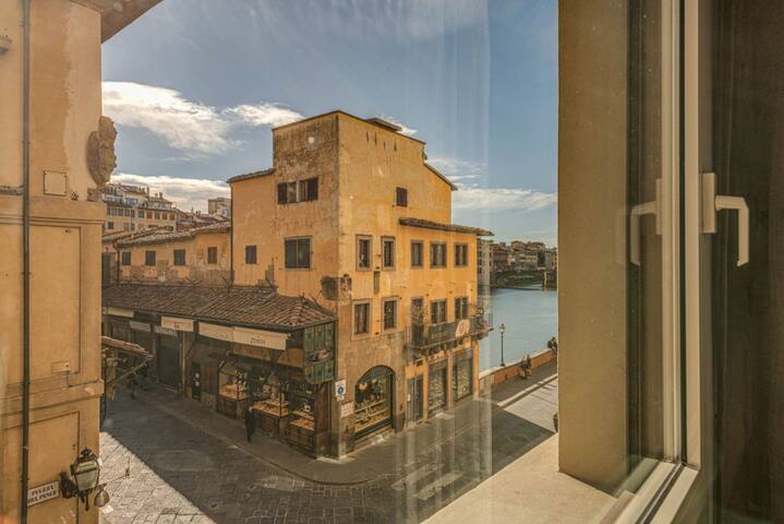 PONTE VECCHIO VIEW-3 bd2b overlooking PonteVecchio gallery image 3