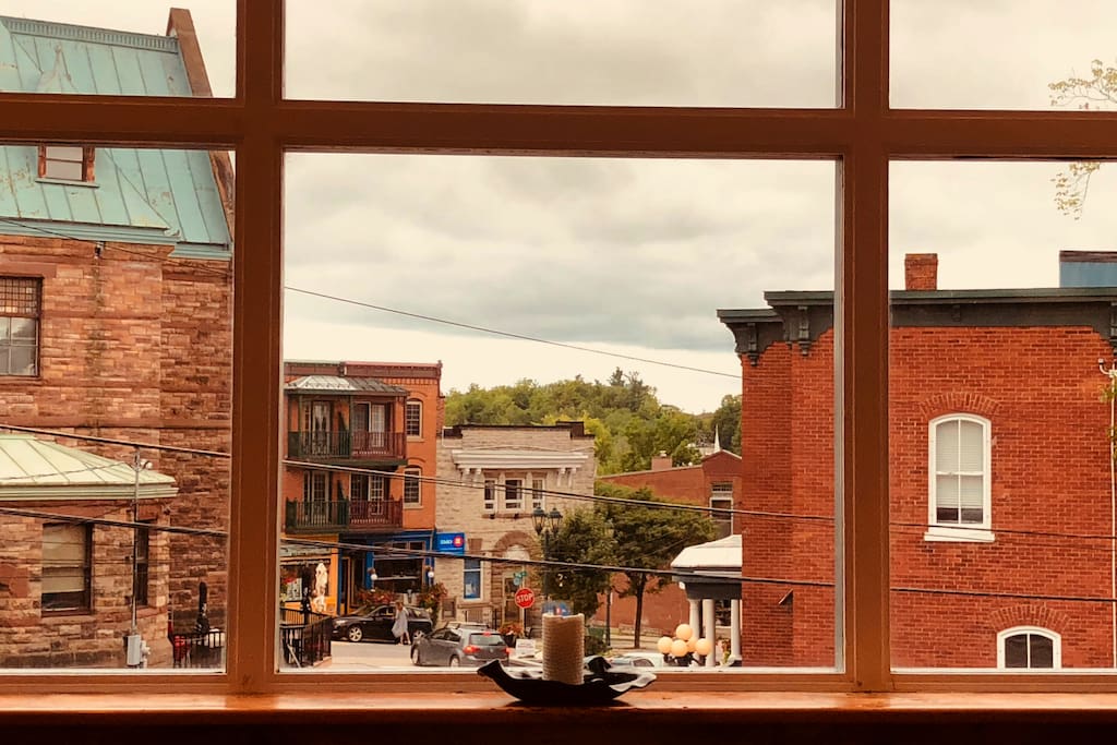 Our “Town-aquarium” view overlooks heritage downtown Almonte. Watch the sky, people-watch, marvel at the cirque-du-soleil high-wire squirrels ... or dream a little dream on the couch where this photo was taken.