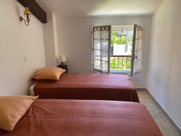 קומה 1B - חדר שינה 3 - 2 מיטות יחיד 