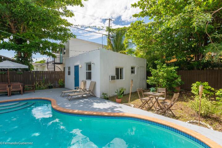 Santorini Pool Cabana Design District Guesthouses For Rent In Miami Florida United States