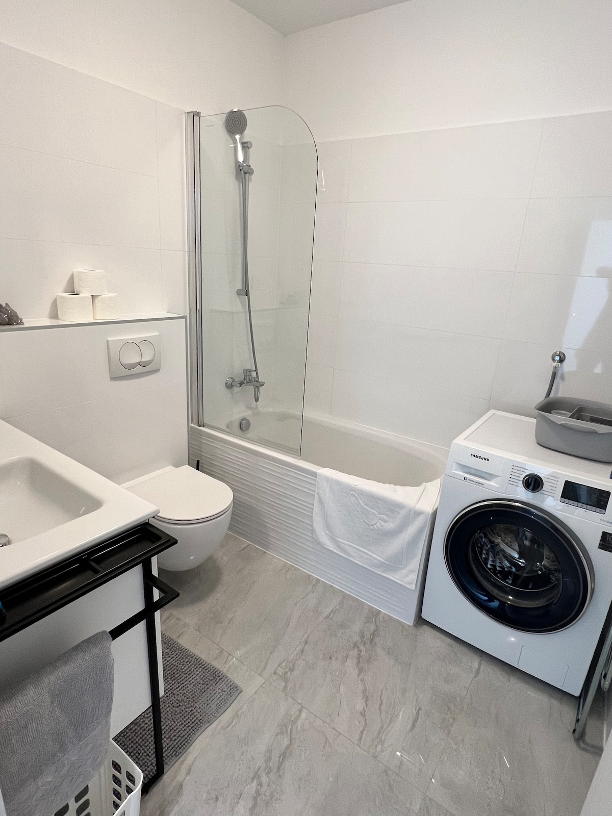 Full bathroom 2 image 1 at Apartment Festini – Spacious apartment in central Pag in Pag