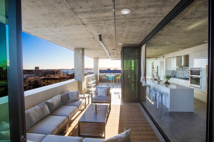 Calm Luxury Penthouse Getaway With Panoramic Views