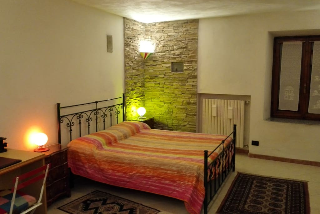 Letto matrimoniale e cassaforte / double bed and safe