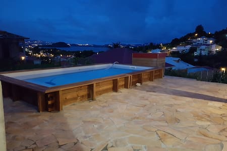 Appartement avec  magnifique vue mer et piscine