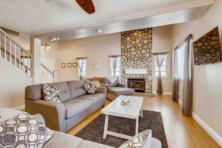 Spacious 4Bdr Oasis with Pool/Spa – Family Escape gallery image 4