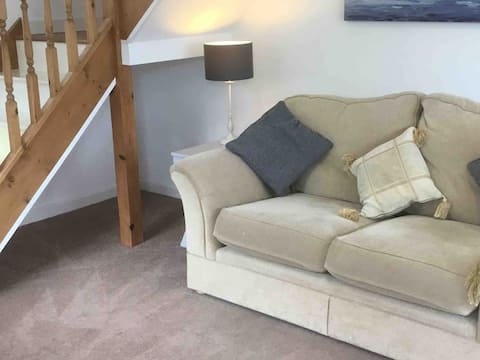 Successful Airbnb property: Self contained Birmingham Home ,free parking ! in Bromsgrove