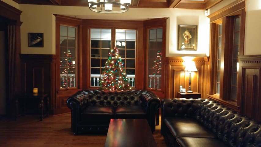 Executive Ocean View by Victoria Swartz Bay Ferry gallery image 2