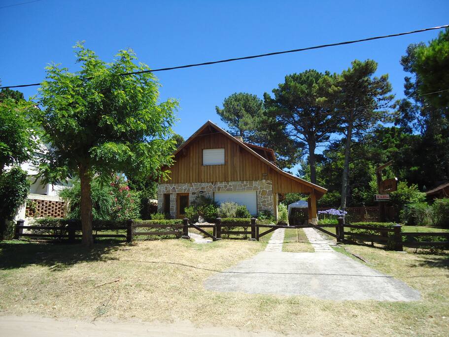 Vista del frente de la casa