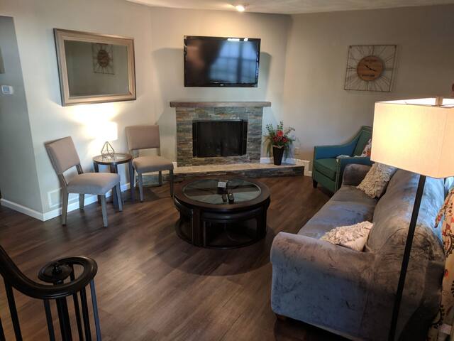 { City Timbers }  2 Bed 1.5 Bath Large Townhouse