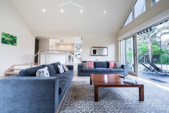 Portsea Family Retreat with Tennis Court gallery image 5