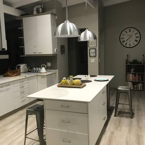 Maka Draai, Modern Open Plan Family living. gallery image 4