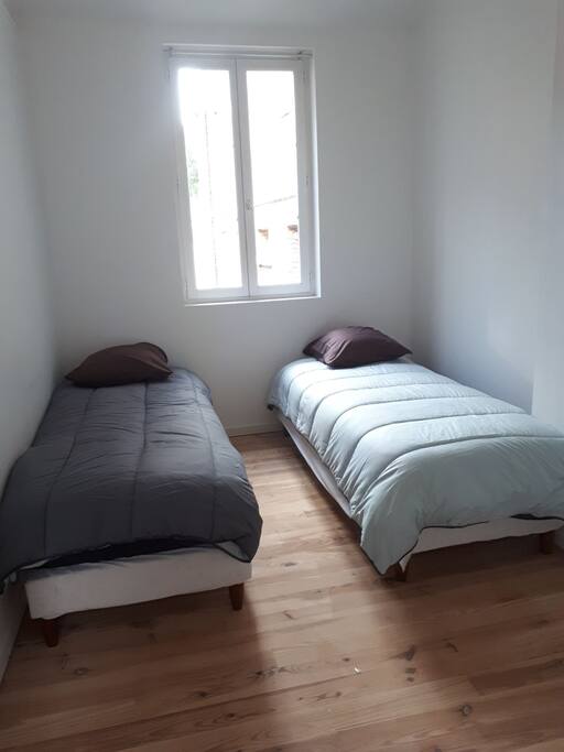 chambre du haut lits séparés