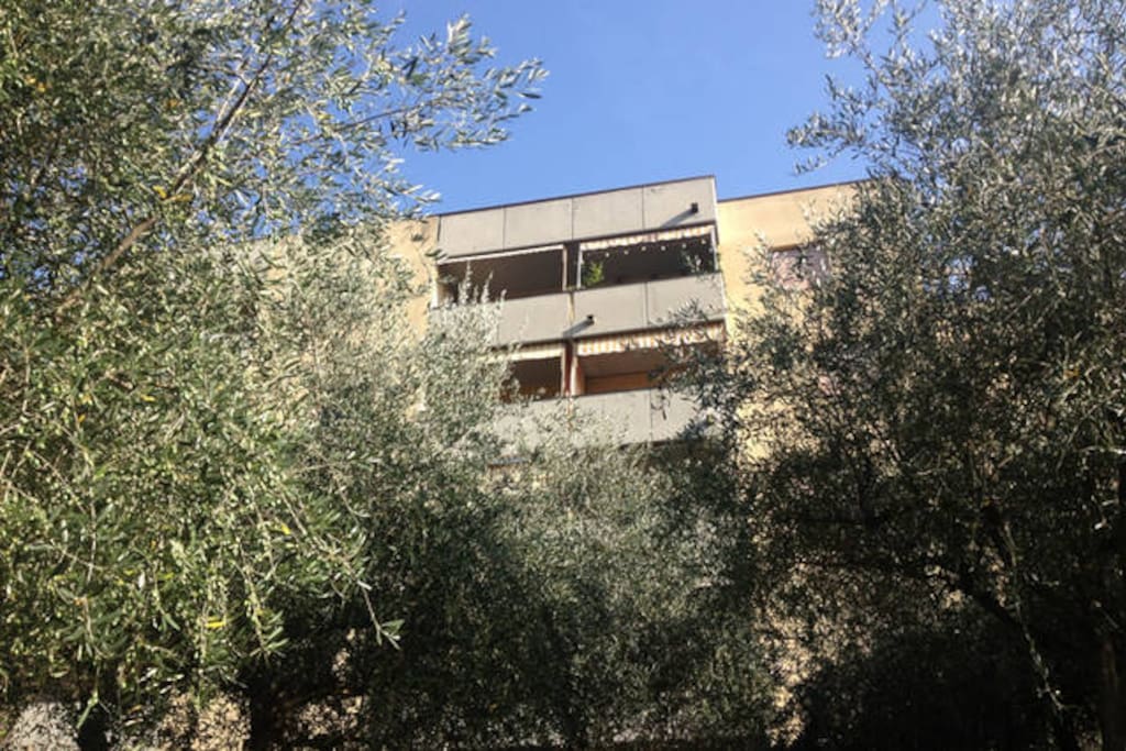 ... you find Casa Marisa in a modern condo, called "Residenza Ceula" ...