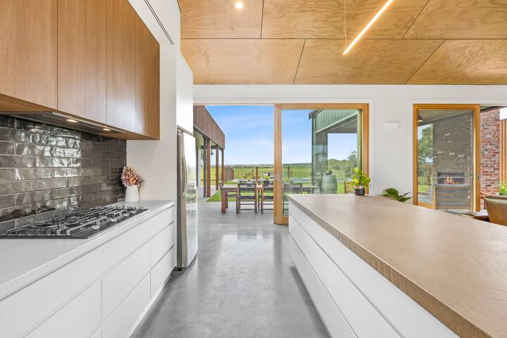 Country Views and Coastal Bliss gallery image 5