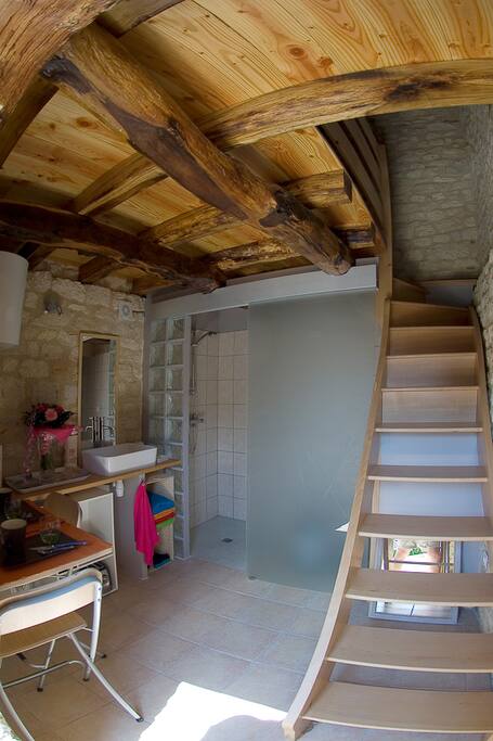 Le niveau 1: cuisine et toilettes.