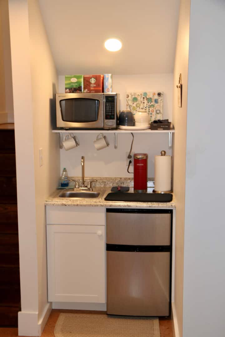 Spacious, Private Terrace Level Unit. - Charlottesville, VA