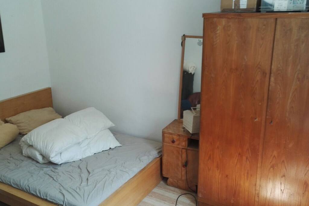 Zimmer, Bett