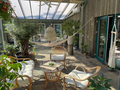 Unique villa with a sense of nature next to Tyrestas forests