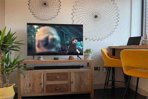 Popular Airbnb listing: Beautiful Apartment in City Centre - Free Parking in South Yorkshire