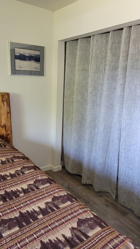 Private bedroom/bathroom in a quiet neighborhood