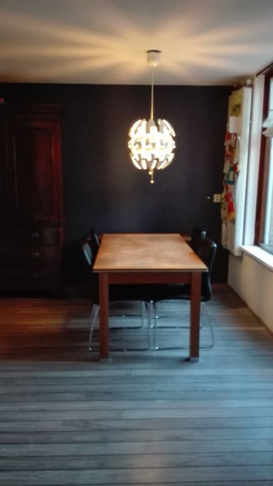 Eethoek met uitschuifbare tafel voor maximaal 8 personen