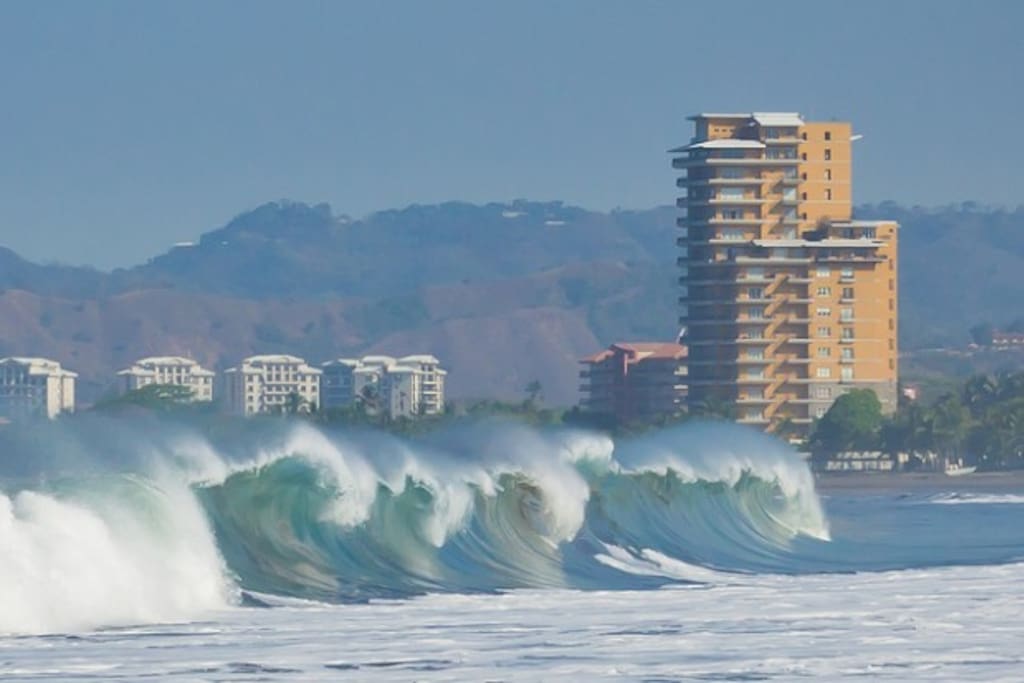 Vista Las Palmas - a luxury highrise on Jaco beach