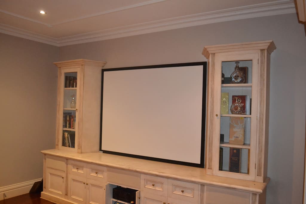 Screen room