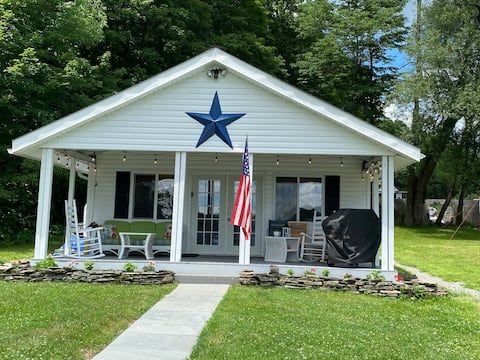 Clark Lakefront Cottage