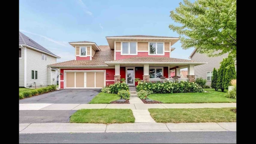 Upscale Private Level - 1,000+ sq ft