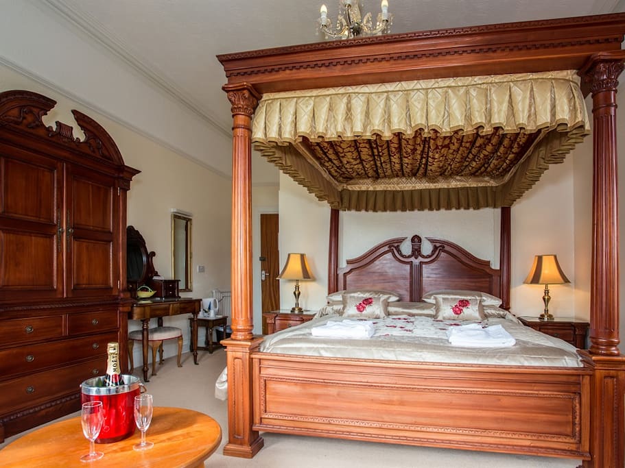 Four Poster Sea View Room