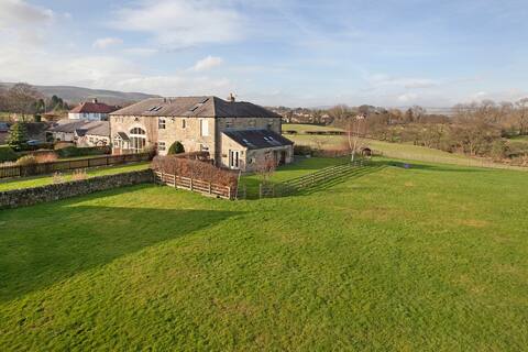 Family Friendly Barn Ilkley, Amazing Views,Hot Tub